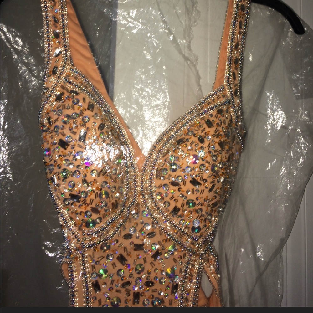 Prom dress - Picture 2 of 5